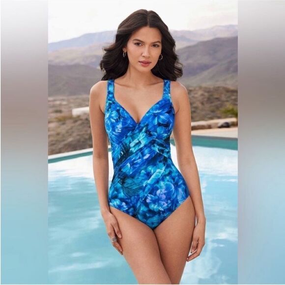 Miraclesuit NWT Sous Marine Revele One Piece
Swimsuit in Blue Multi Size 10 $190 - Picture 1 of 12